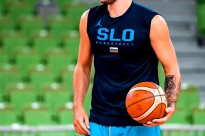 NG娱乐-东契奇回归赛场，爆冷首场状态亮眼，加拿大队观众沸腾！的简单介绍