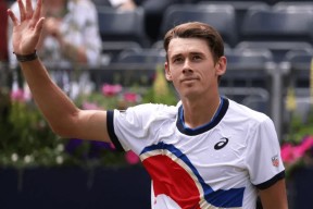 NG娱乐- 杨建平吐口水完整视频 