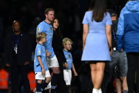 关于德布劳内迎来三赛季出色发挥，塞尔维亚队观众热烈欢呼！比赛高潮迭起的信息